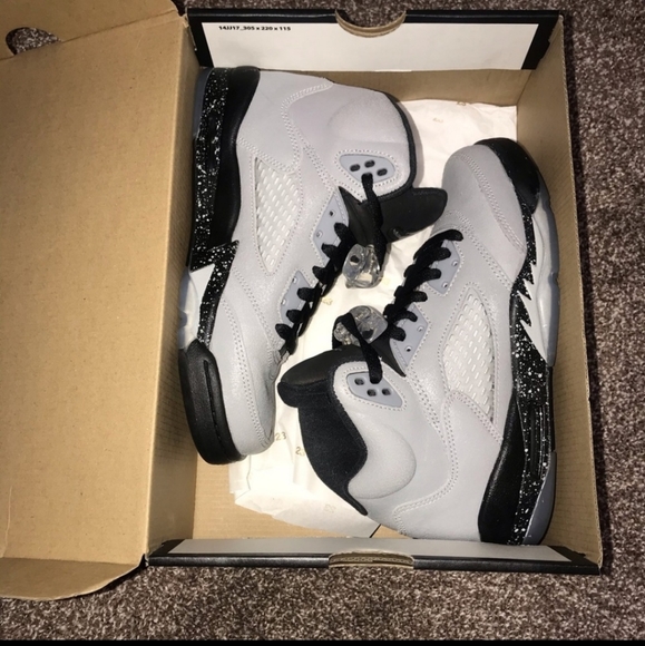 Jordan Grey Wolf GS.. Size 5Y Comes with Box - Picture 7 of 8